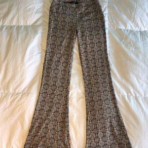 ✨Forever 21 Bell Bottom Print Pant✨